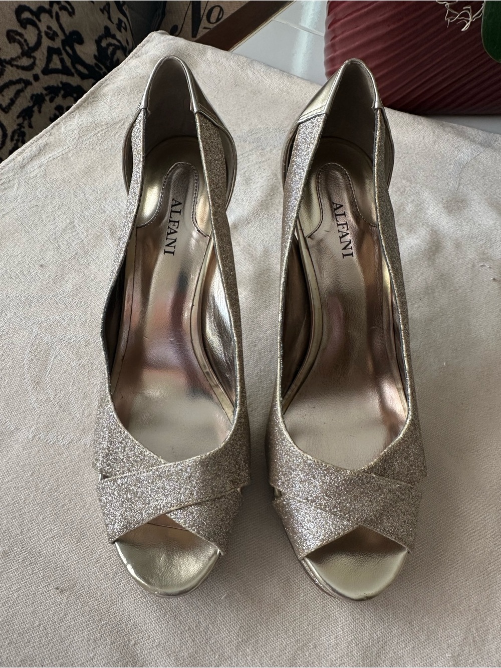 Alfani Fairtax Champagne Gold Bronze Glitter Peep Toe Heels Size 8M - Picture 2 of 10